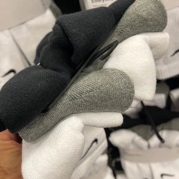 NIKE 
Training Crew Socks (6 Pairs)
Nike Everyday Cushioned

NWT - Picture 16 of 16
